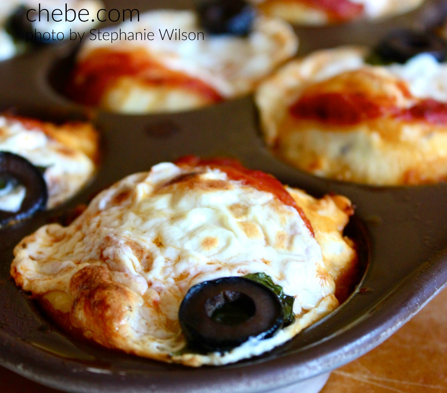 Chebe Fresh Mozzarella and Basil Pizza Muffins-image
